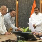 समाधान दिवस में डीएम ने सुनीं 194 जन शिकायतें, समयबद्ध निस्तारण के सख्त निर्देश